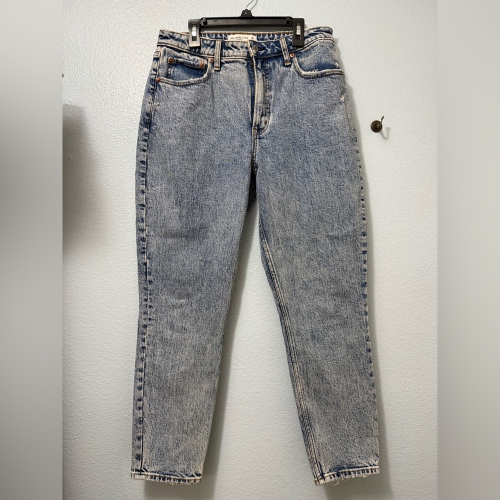 Abercrombie & Fitch Light Wash Straight Leg Jeans Size 10 Curve Love